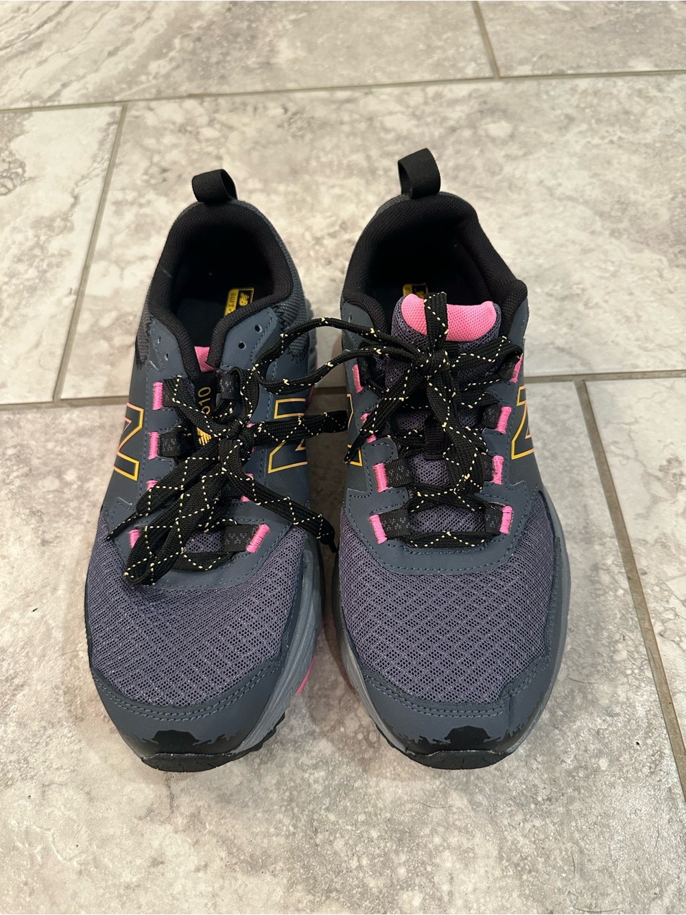 New Balance Women's Gray and Pink Athletic Sneakers with Gold Logo - Picture 1 of 6